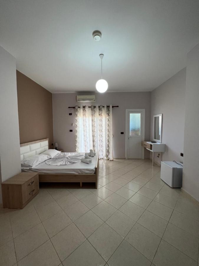 Hotel Elita Ксамил Екстериор снимка